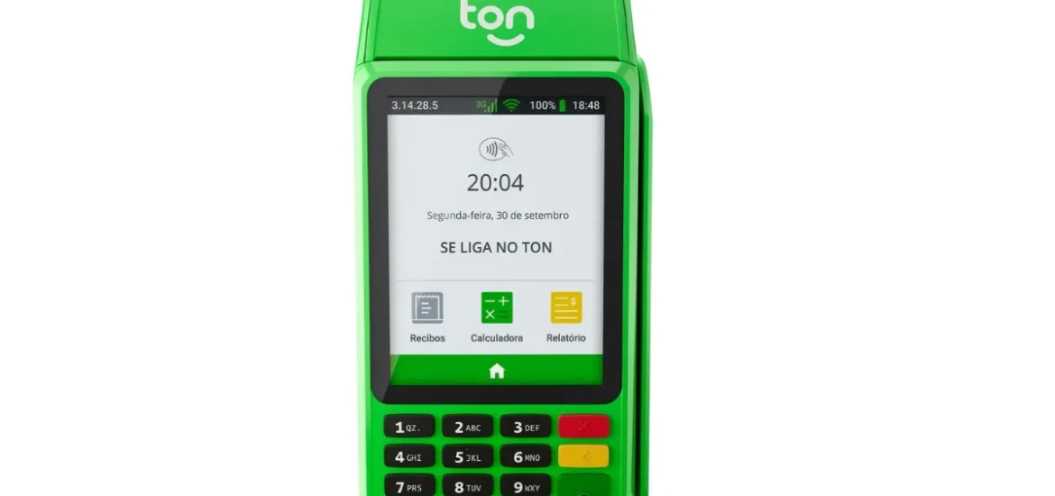 Máquina de cartão Ton verde com tela touch destacando funcionalidades como recibos, calculadora e relatórios, ideal para pagamentos modernos