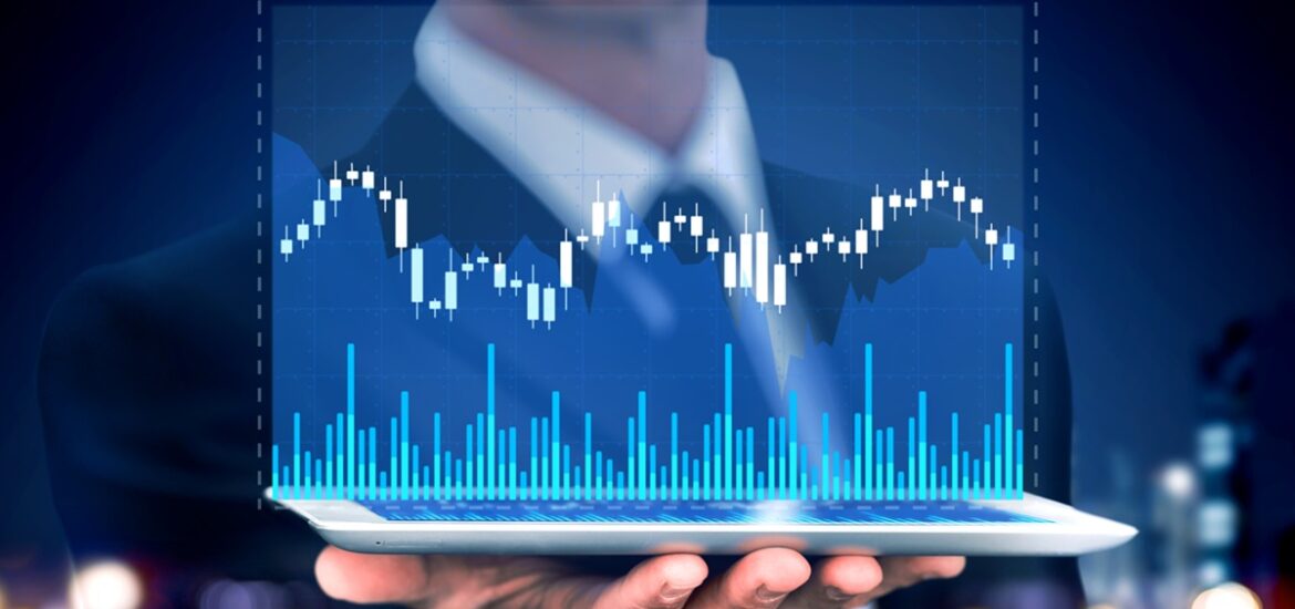 Gráfico digital de mercado financeiro exibido em um tablet, representando análise de crescimento e investimentos no setor de FIDCs