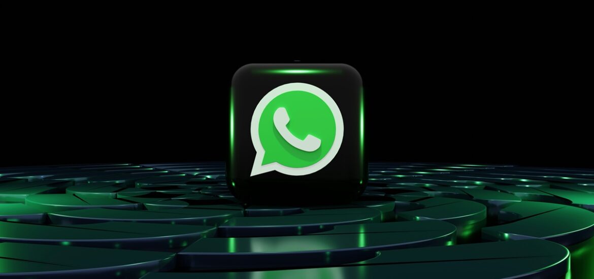 Ícone do WhatsApp com design futurista, destacado em uma superfície tecnológica e iluminação verde, simbolizando inovação no setor de comunicação e pagamentos.